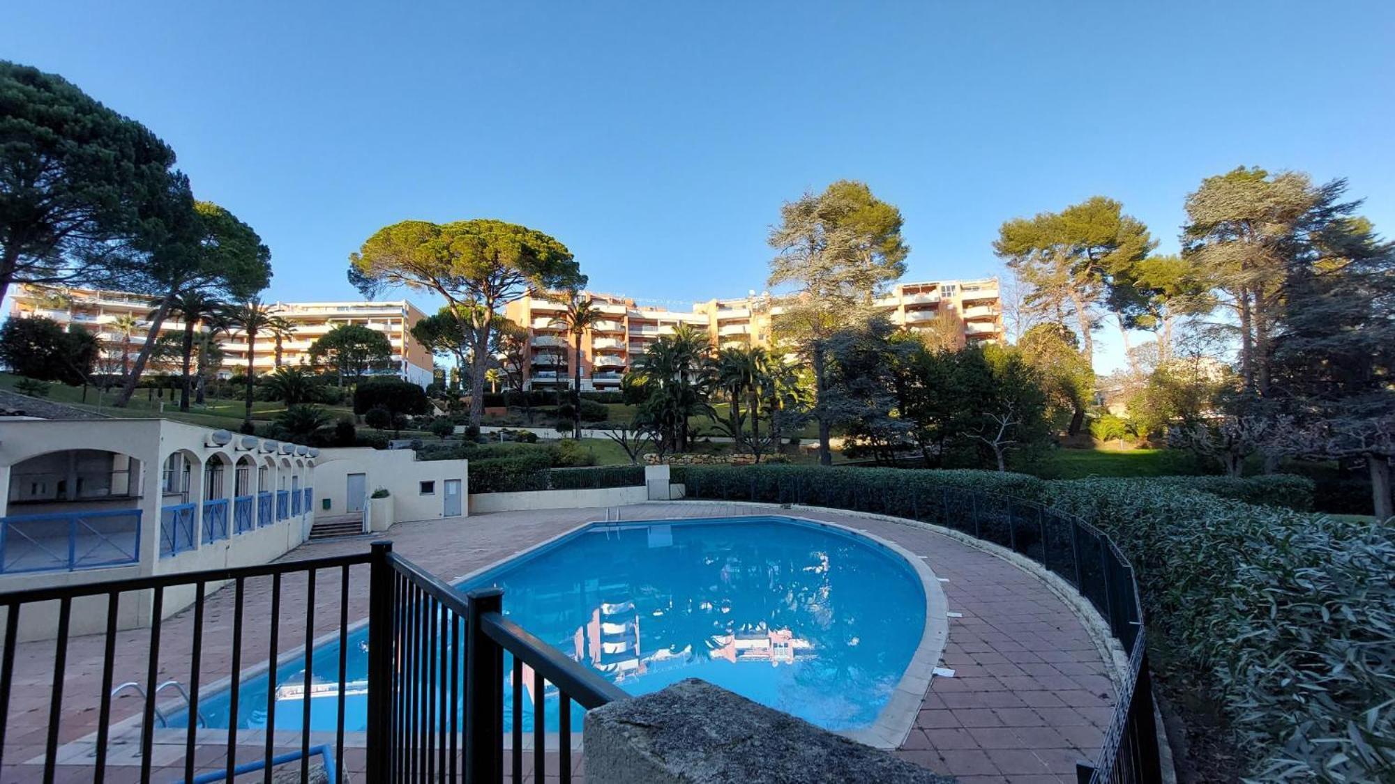 Charmant Appartement Residentiel Avec Terrasse, Jardin Privatif Et Piscine A Cannes 칸느 외부 사진