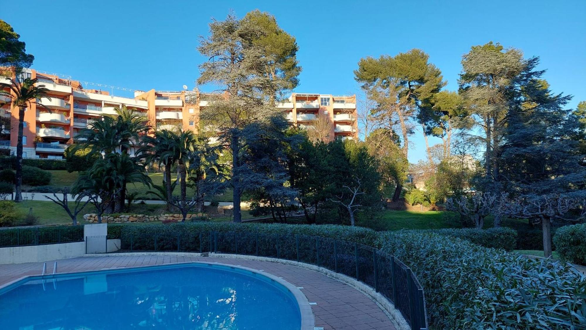Charmant Appartement Residentiel Avec Terrasse, Jardin Privatif Et Piscine A Cannes 칸느 외부 사진